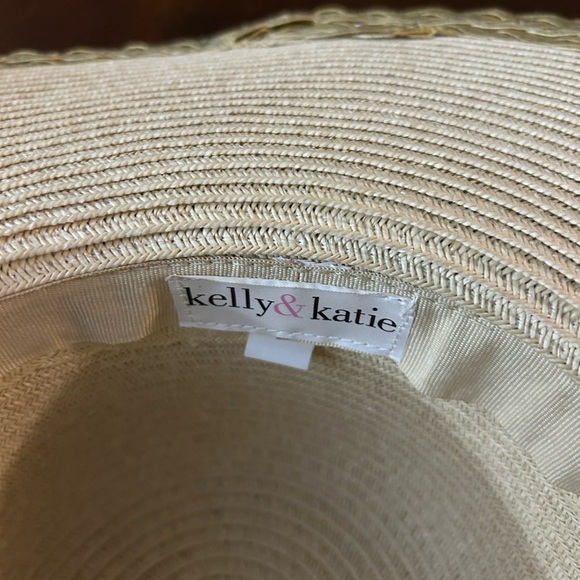 Cream and gold straw hat - Picture 3 of 3